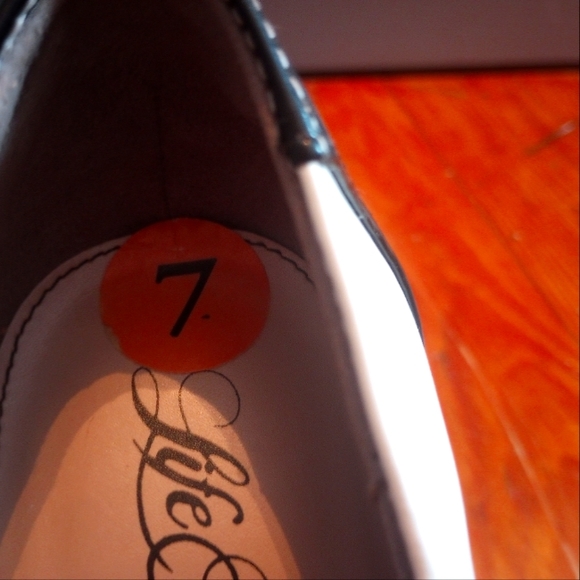 Shoes - Picture 2 of 4